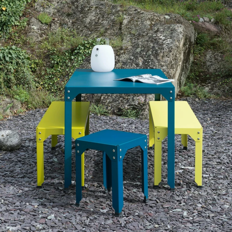 Table carrée en acier mat sable 79 cm Hegoa - Matière Grise