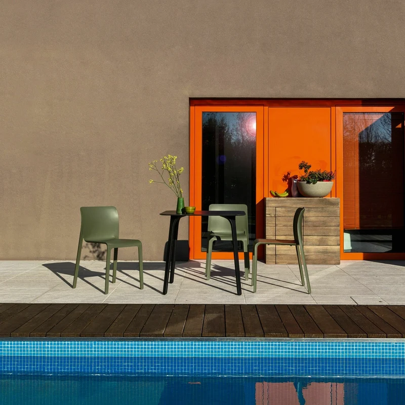 Chaise en polypropylene vert olive First - Magis