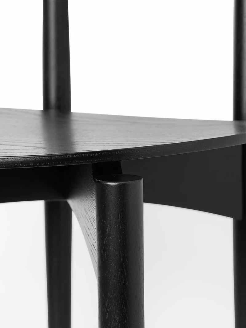 Chaise en bois massif noir Herman - Ferm Living