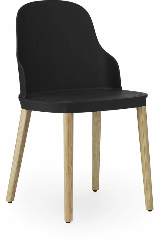 Chaise noire au piètement en chêne Allez noir - Normann Copenhagen