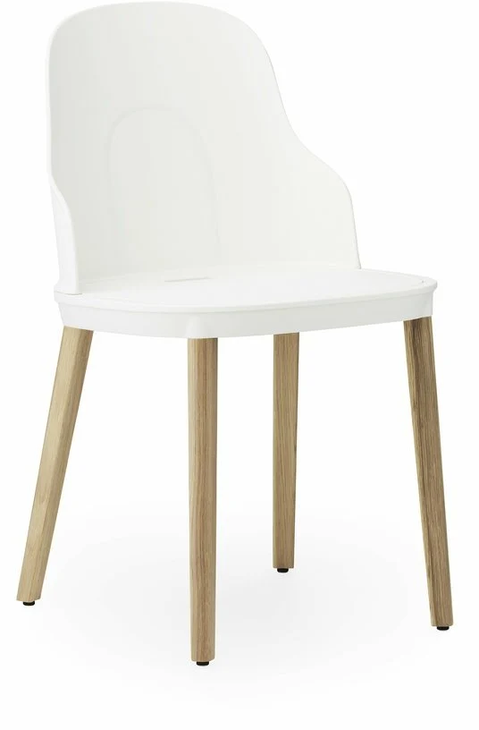 Chaise blanche au pietement en chêne Allez blanc - Normann Copenhagen