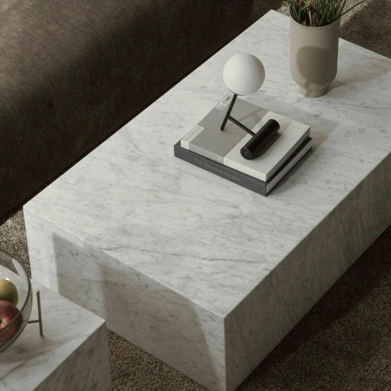Table basse rectangulaire en marbre blanc 100 x 60 cm Plinth Low - Audo