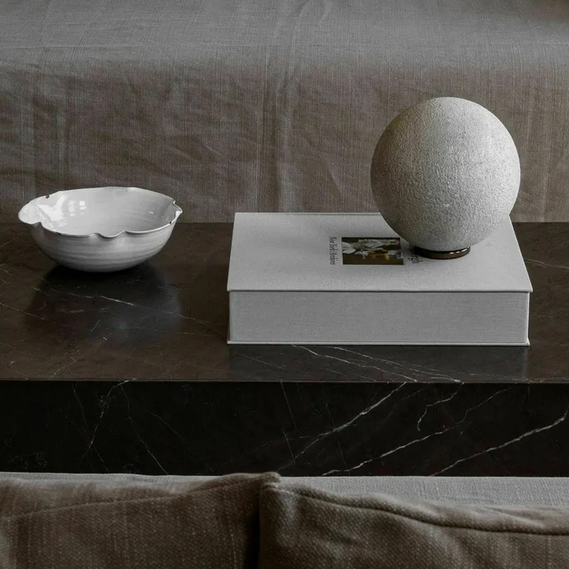 Table basse rectangulaire en marbre noir 100 x 60 cm Plinth Low - Audo