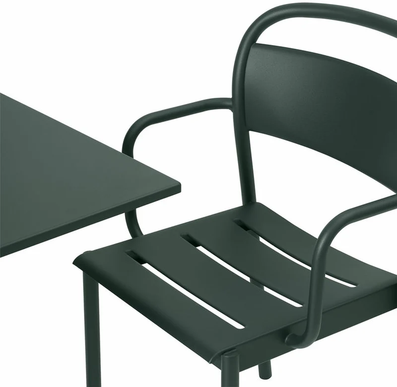 Chaise d'extérieur avec accoudoirs en acier vert foncé Linear - Muuto