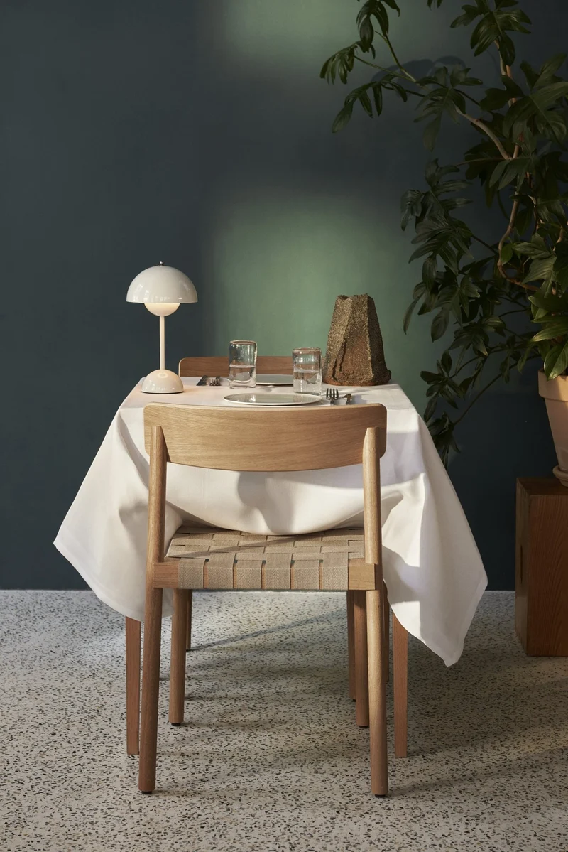 Chaise en bois naturel et sangles en lin naturel Betty TK1 - &tradition