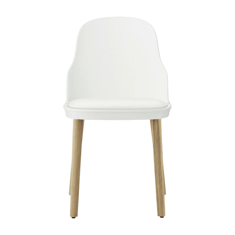 Chaise à l'assise en cuir blanc et au pietement en chêne Allez blanc - Normann Copenhagen