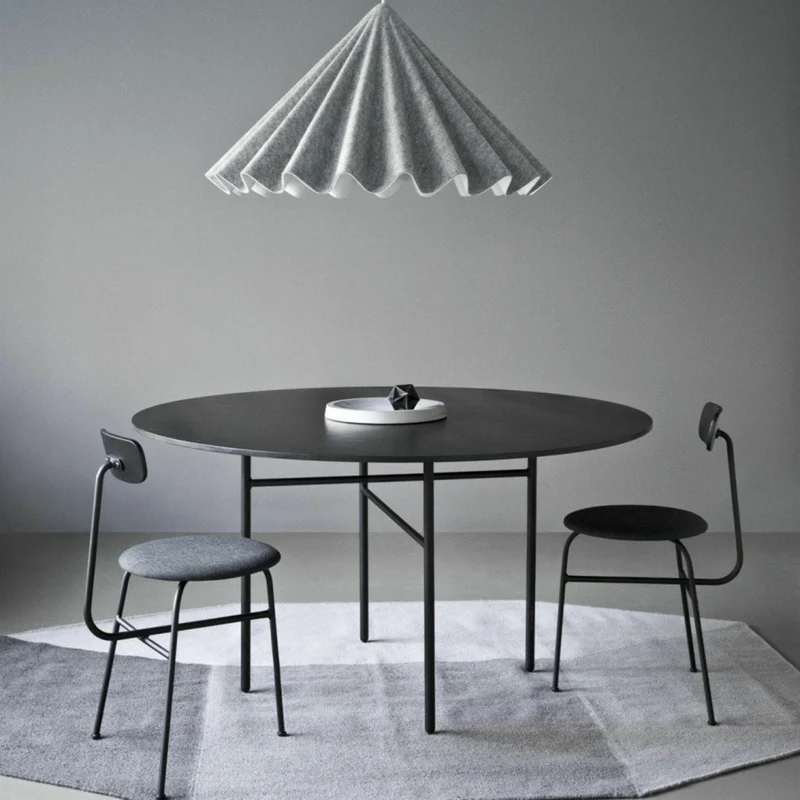 Table à manger ronde en chêne noir 120 cm Snaregade - Audo