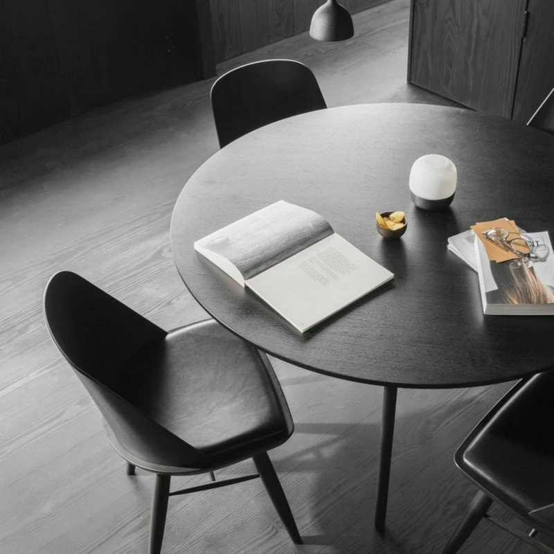 Table à manger ronde en chêne noir 120 cm Snaregade - Audo