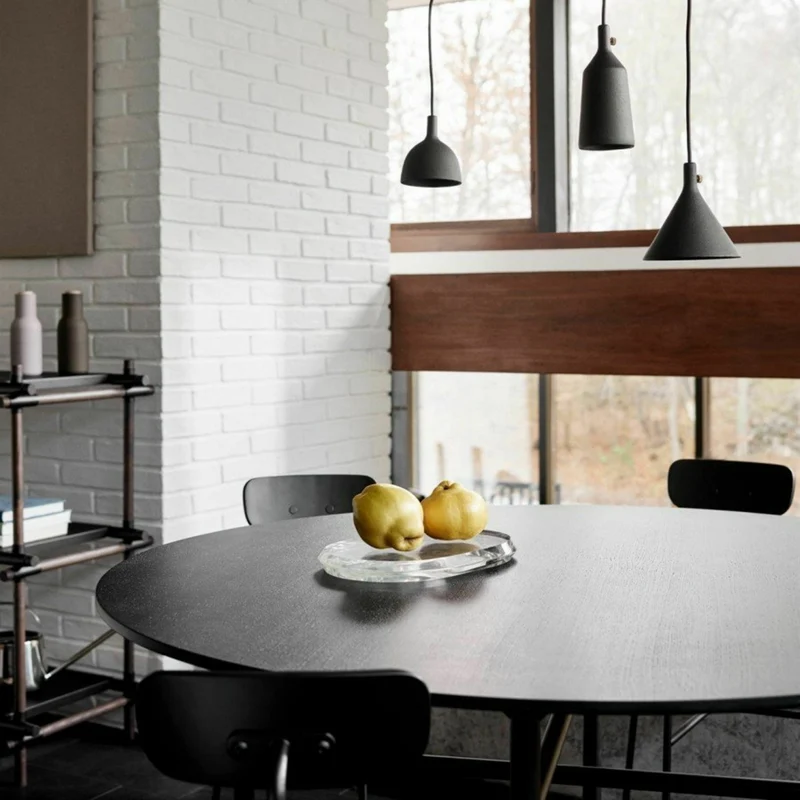 Table à manger ronde en chêne noir 120 cm Snaregade - Audo