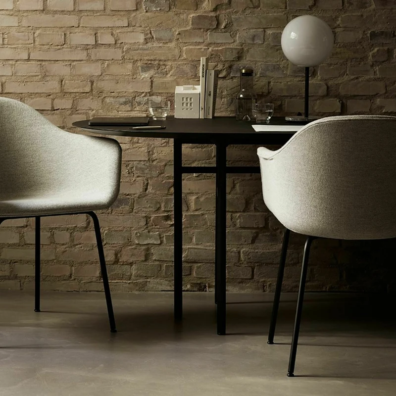 Table à manger ronde en chêne noir 120 cm Snaregade - Audo