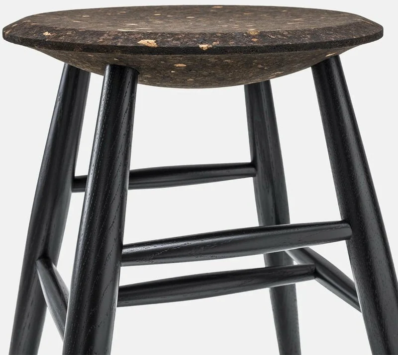 Tabouret en liège foncé et bois noir Drifted - Hem