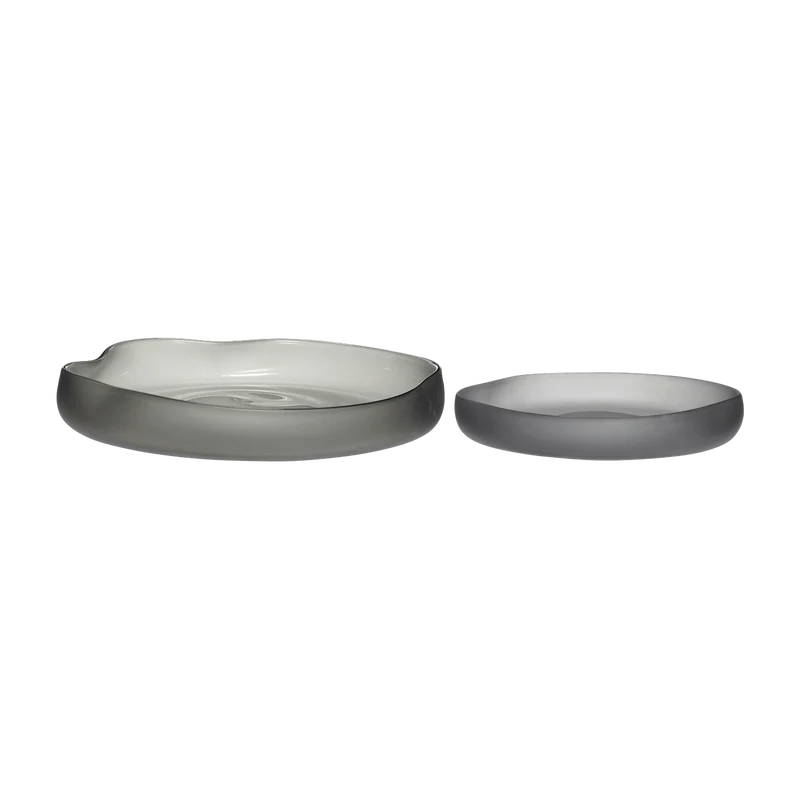 2 plateaux aux formes organiques en verre givré gris - Hübsch