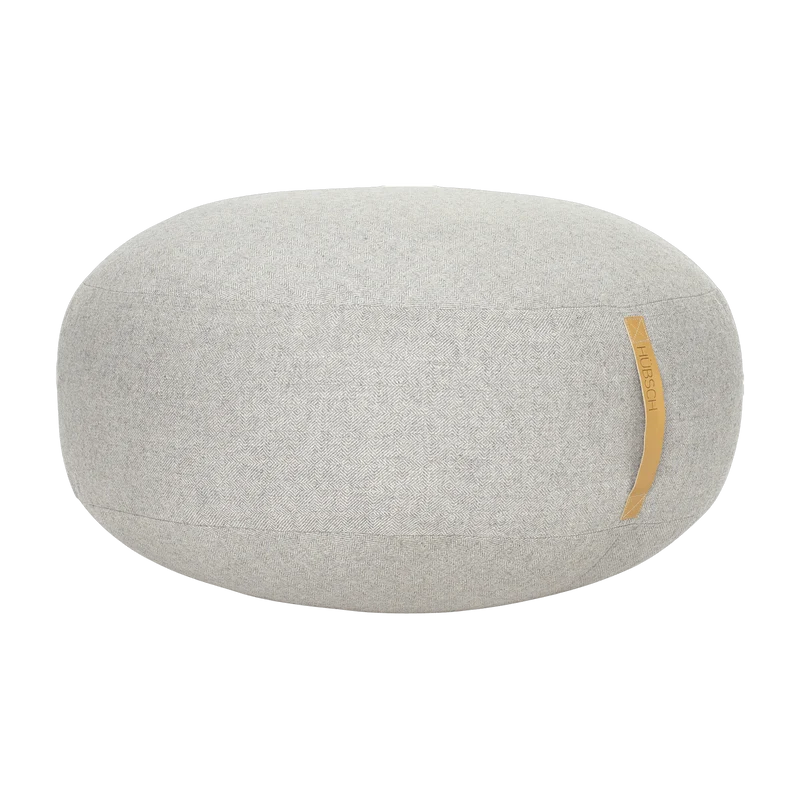 Pouf galet en laine gris avec poignée en cuir - Hübsch