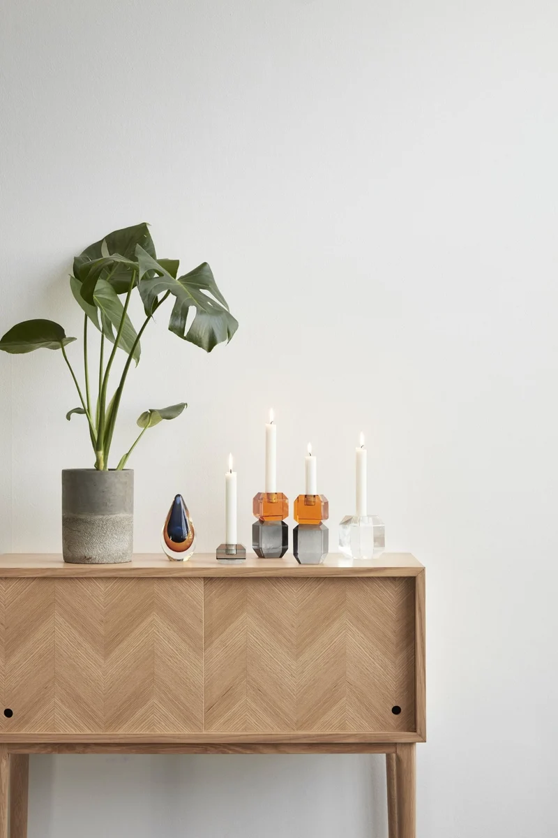 Console motif chevron en bois de chêne clair - Hübsch
