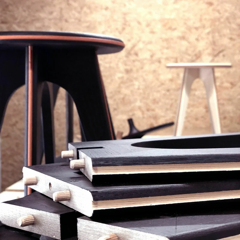 Tabouret en frêne noir et cuir Assy - Mlle Jo