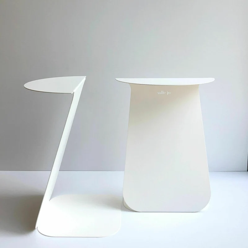 Table d'appoint ronde en acier blanc mat Youmy - Mlle Jo