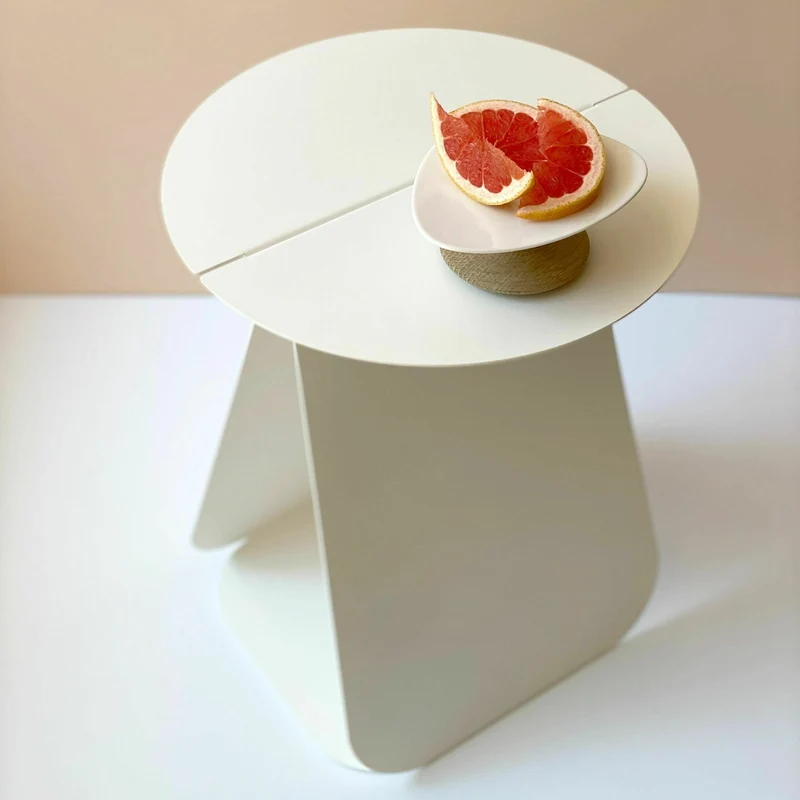 Table d'appoint ronde en acier blanc mat Youmy - Mlle Jo