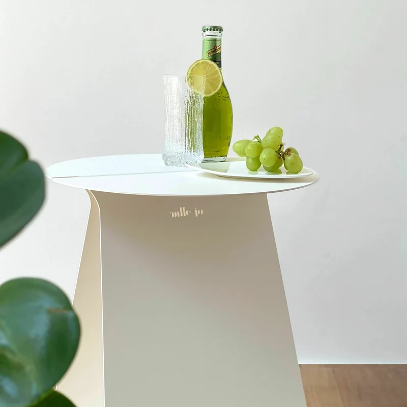 Table d'appoint ronde en acier blanc mat Youmy - Mlle Jo