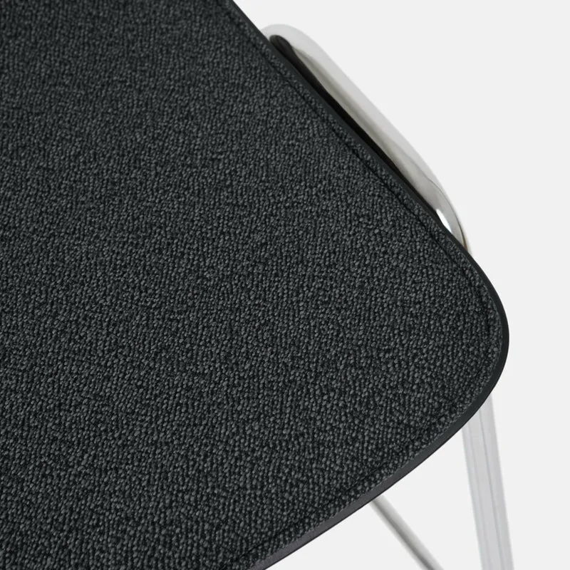 Chaise de bar 75 cm en tissu noir et cadre argenté Touchwood - Hem