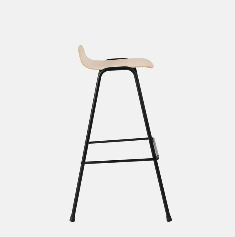 Tabouret de bar 75 cm en bois naturel et cadre noir Touchwood - Hem