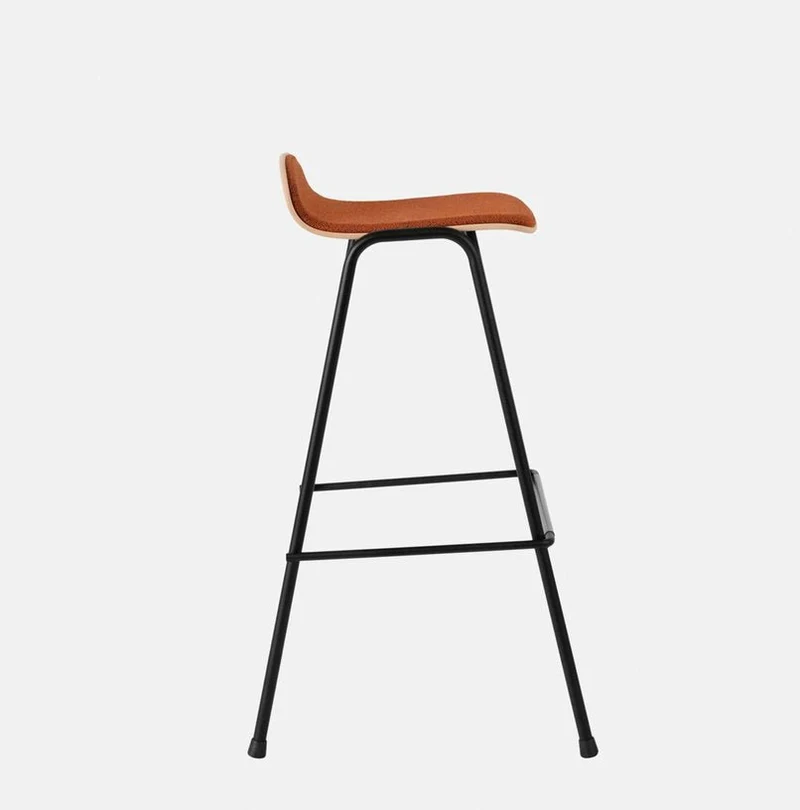 Tabouret de bar 75 cm en tissu rouge et cadre noir Touchwood - Hem