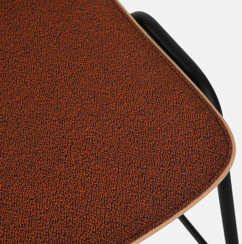Tabouret de bar 75 cm en tissu rouge et cadre noir Touchwood - Hem