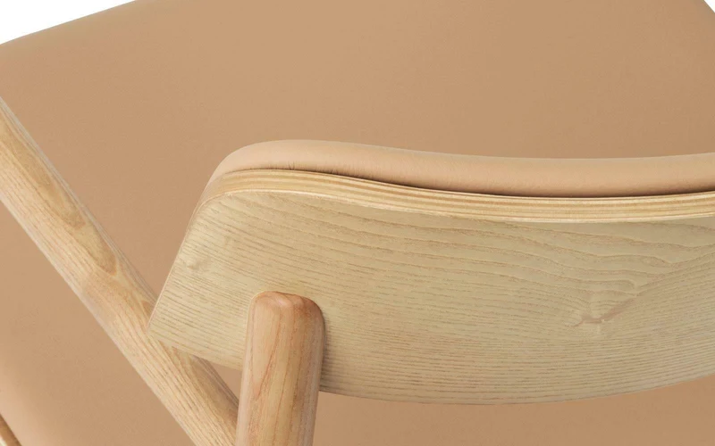 Fauteuil lounge en frêne brun et cuir camel Timb Tan/ Ultra Leather Camel - Normann Copenhagen