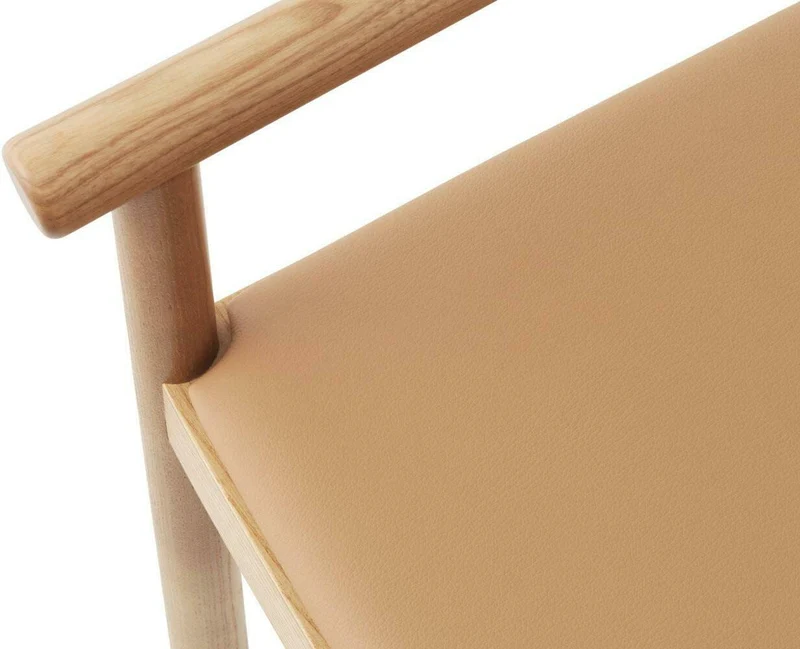 Fauteuil lounge en frêne brun et cuir camel Timb Tan/ Ultra Leather Camel - Normann Copenhagen
