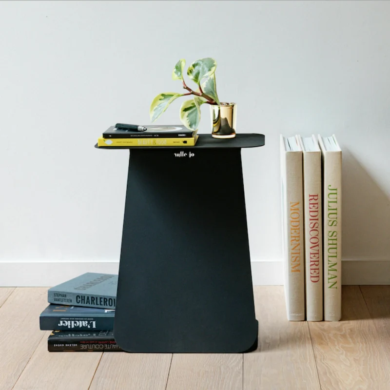 Table d'appoint ronde en acier noir mat Youmy - Mlle Jo