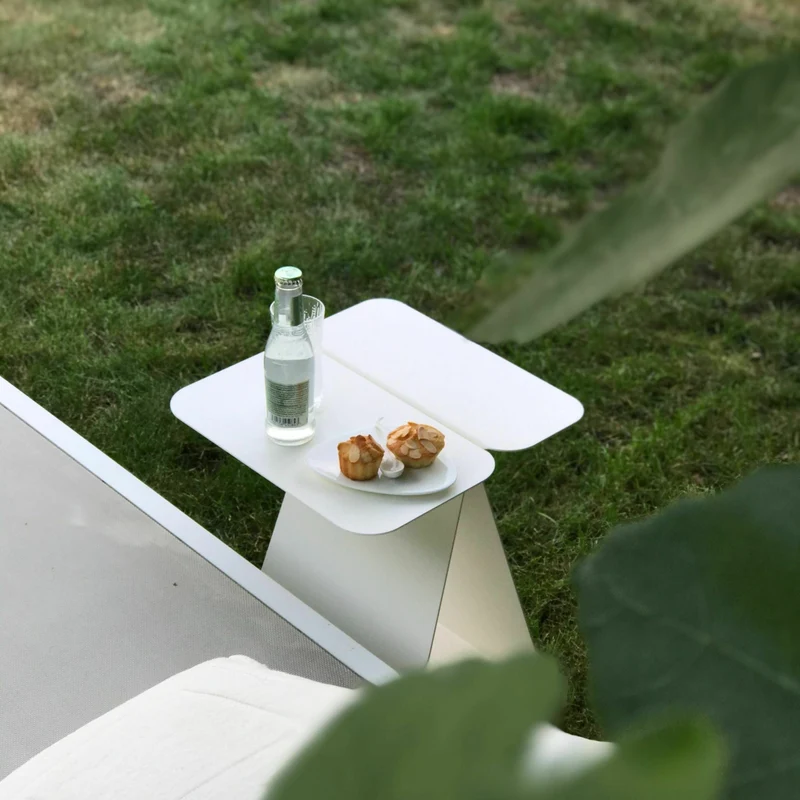 Table d'appoint rectangulaire en acier blanc mat Youmy - Mlle Jo