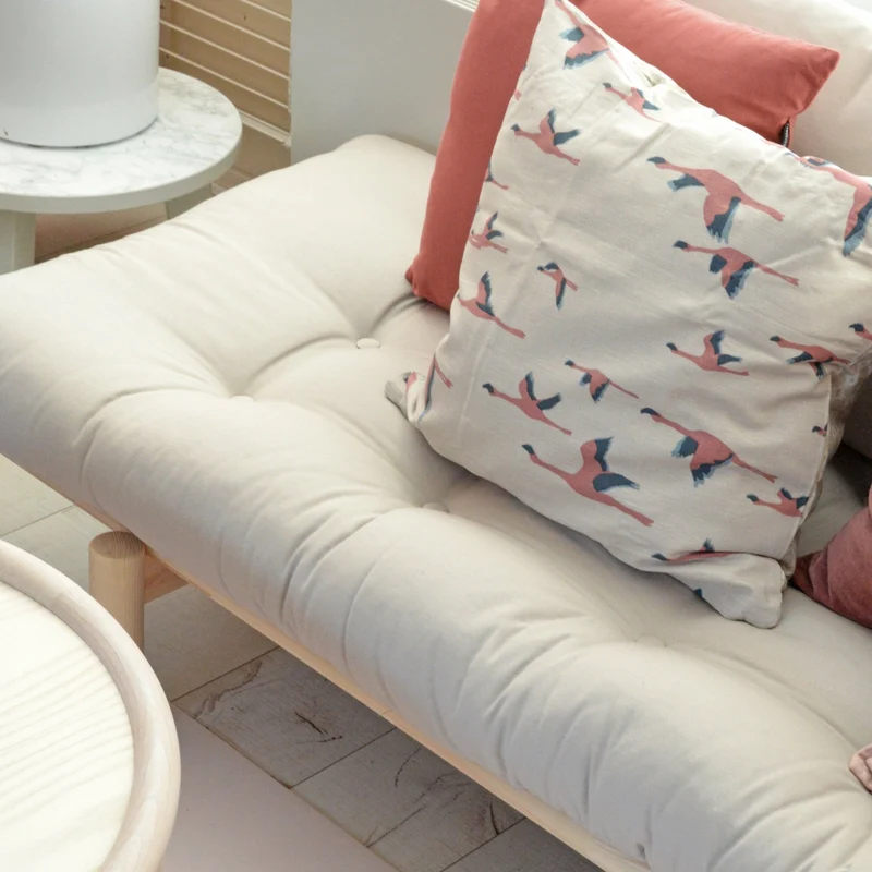 Lit de jour en bois clair et matelas lin Pace - Karup Design