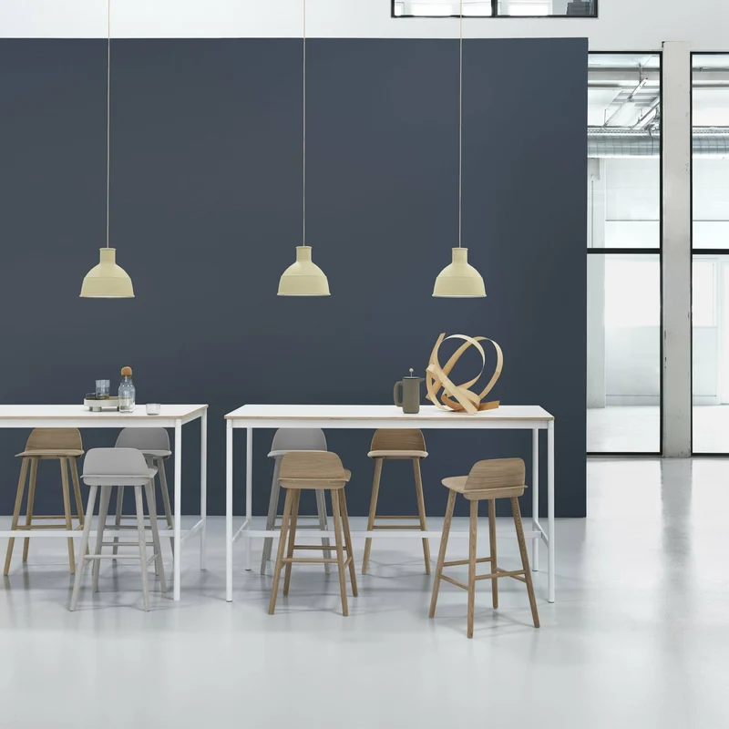 Table haute étroite noire et chêne 95 cm Base High - Muuto