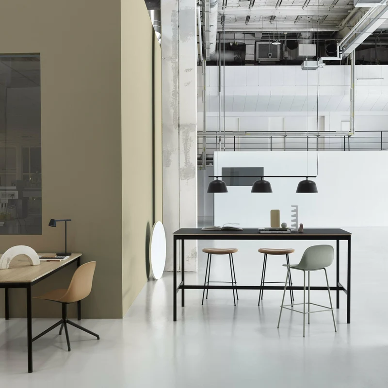 Table haute étroite noire et chêne 95 cm Base High - Muuto