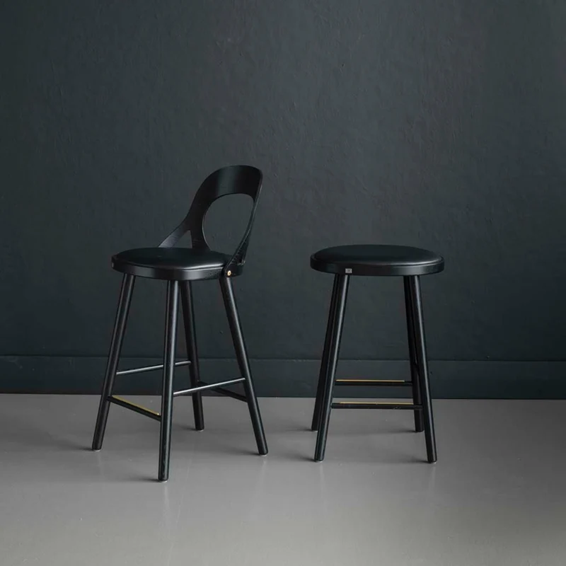 Chaise de bar en chêne noir et coussin en cuir reconstitué noir 63 cm Colibri - Hans k