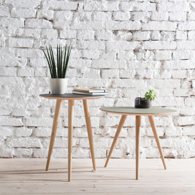 Table d'appoint ronde en chêne blanc et plateau en linoléum noir 45 cm Arp - Gazzda