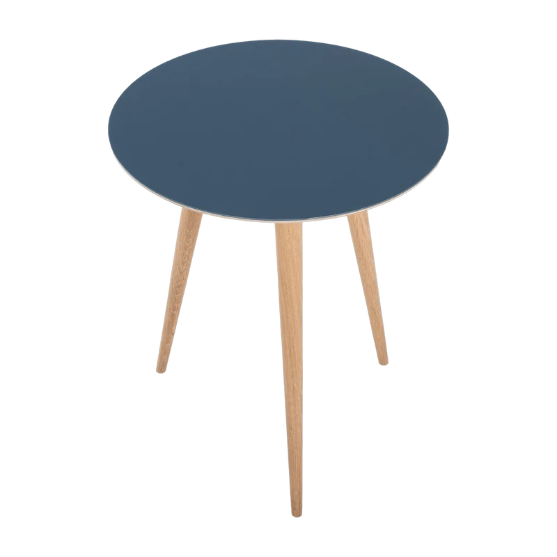 Table d'appoint ronde en chêne et plateau en linoléum bleu 45 cm Arp - Gazzda