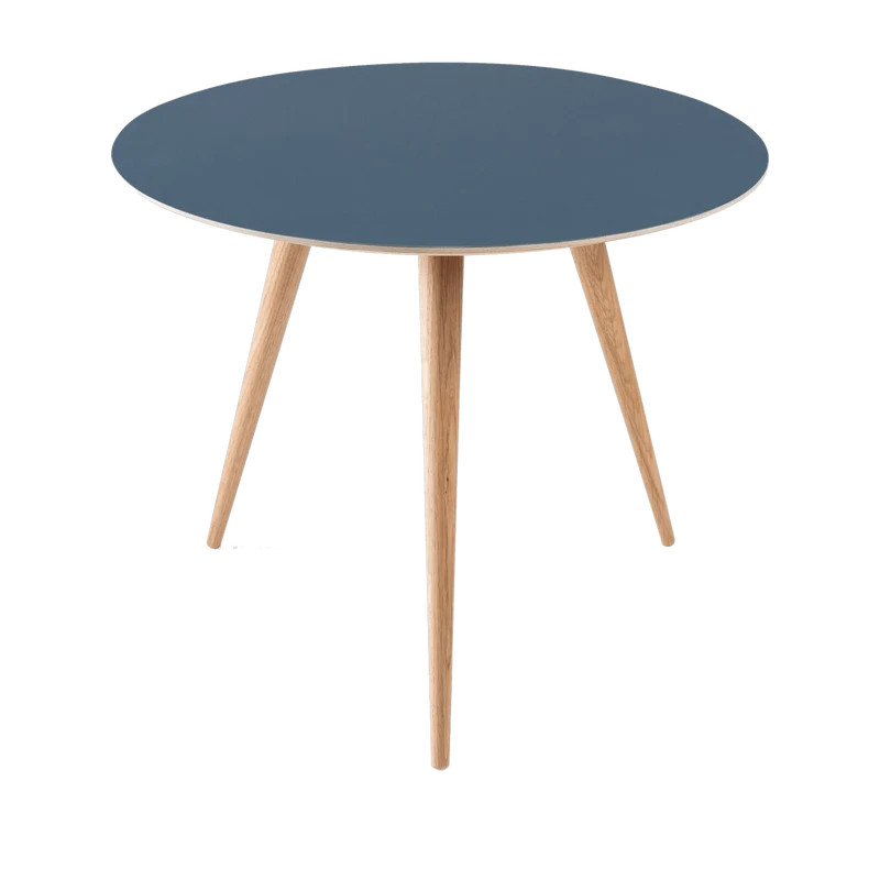 Table d'appoint ronde en chêne et plateau en linoléum bleu 55 cm Arp - Gazzda