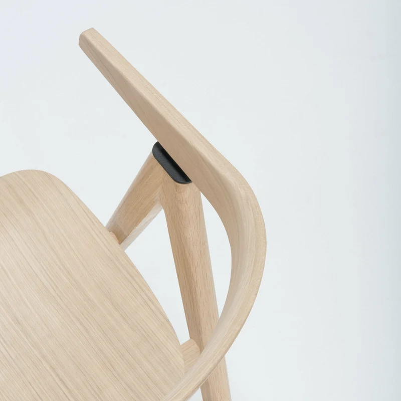 Chaise en chêne blanchi huilé et siège en chêne plaqué Ava - Gazzda