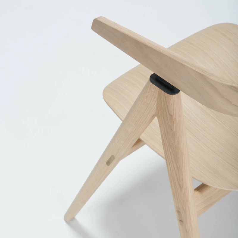 Chaise en chêne blanchi huilé et siège en chêne plaqué Ava - Gazzda