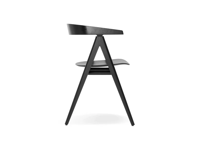 Chaise en chêne laqué noir et siège en chêne plaqué Ava - Gazzda