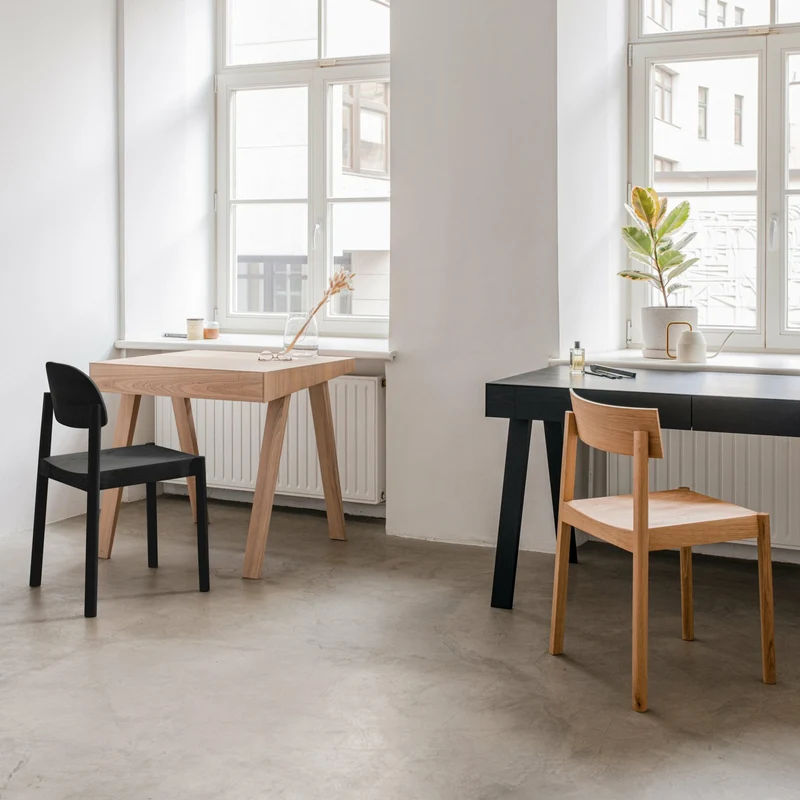 Chaise en chêne teinté noir et dossier oval Citizen - Emko