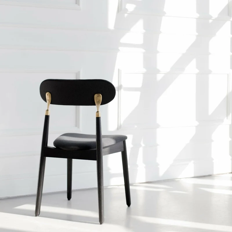 Chaise en chêne teinté noir avec tissu tissé noir 7.1 - Emko