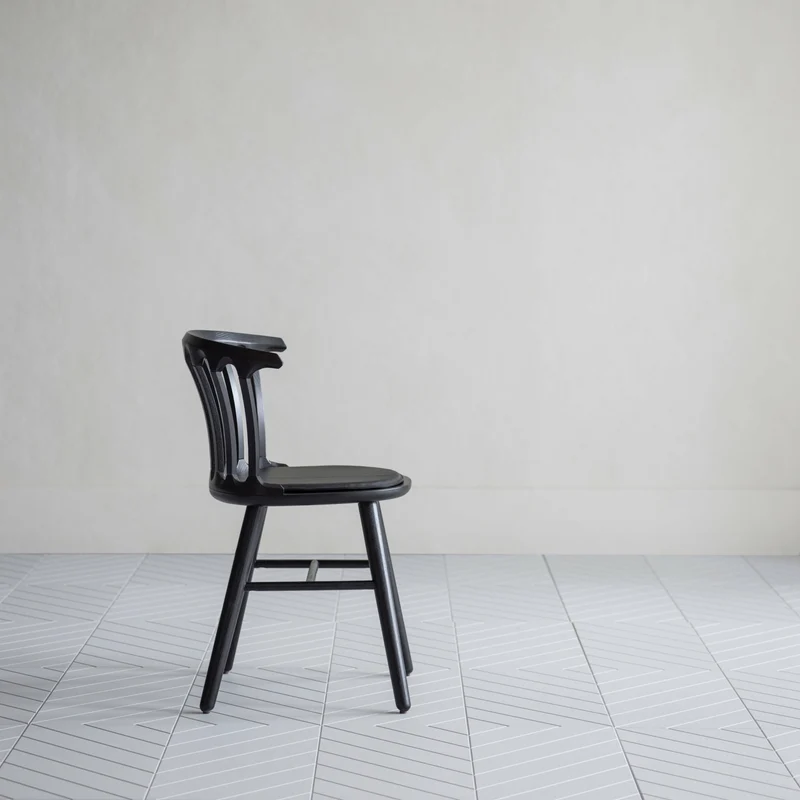 Chaise en frêne noir San Marco - Hans K