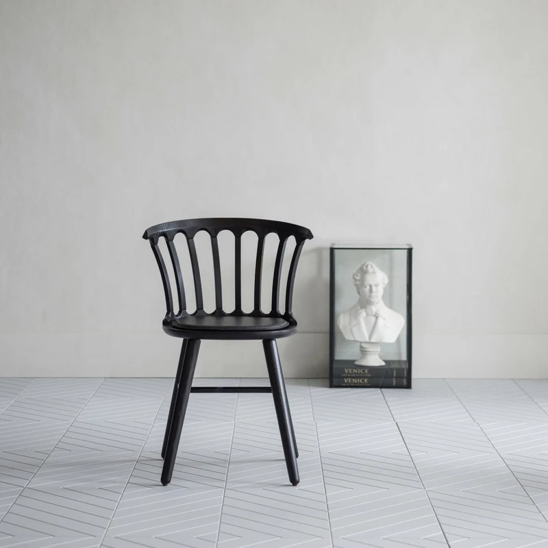 Chaise en frêne noir San Marco - Hans K