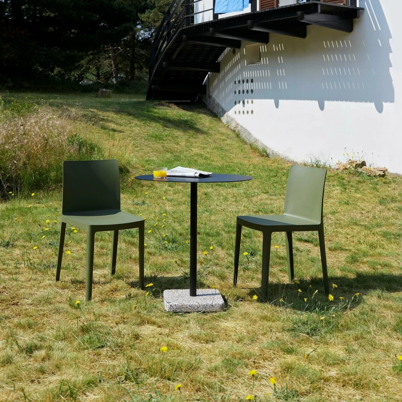 Chaise vert olive recyclée Elémentaire - Hay