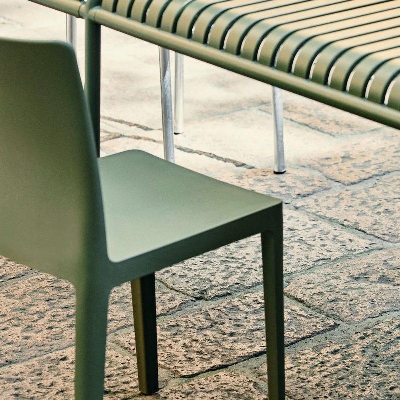 Chaise vert olive recyclée Elémentaire - Hay