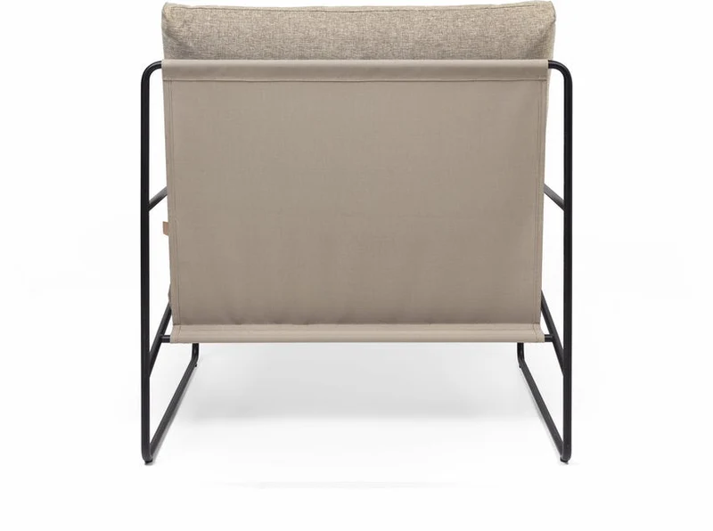 Fauteuil extérieur sable et métal noir Desert - Ferm Living