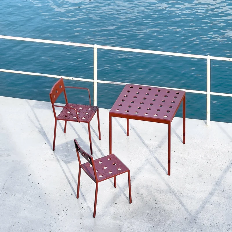 Chaise de jardin en acier rouge Balcony - HAY