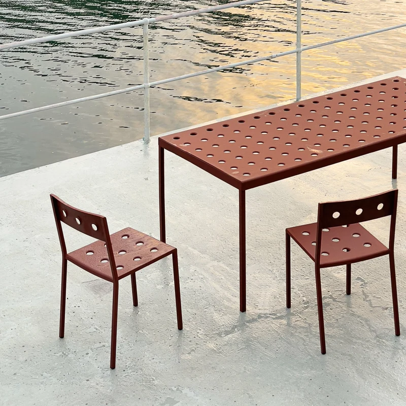 Chaise de jardin en acier rouge Balcony - HAY