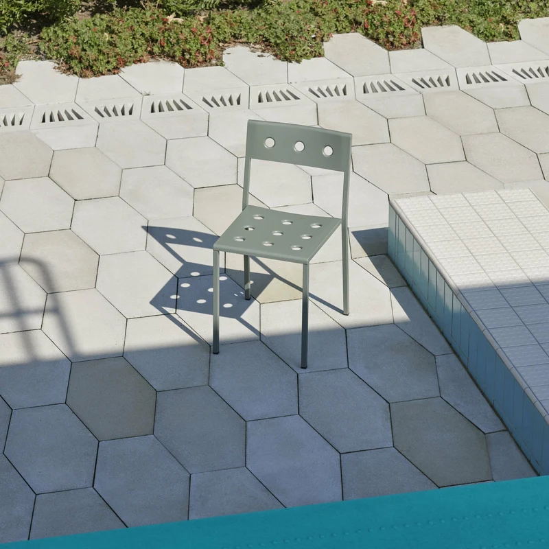 Chaise de jardin en acier rouge Balcony - HAY